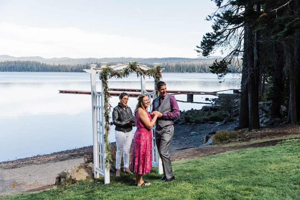 cascade mountains elopement ceremony