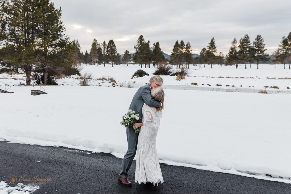 romantic winter elopement photos outdoors in Oregon with snowy backdrops