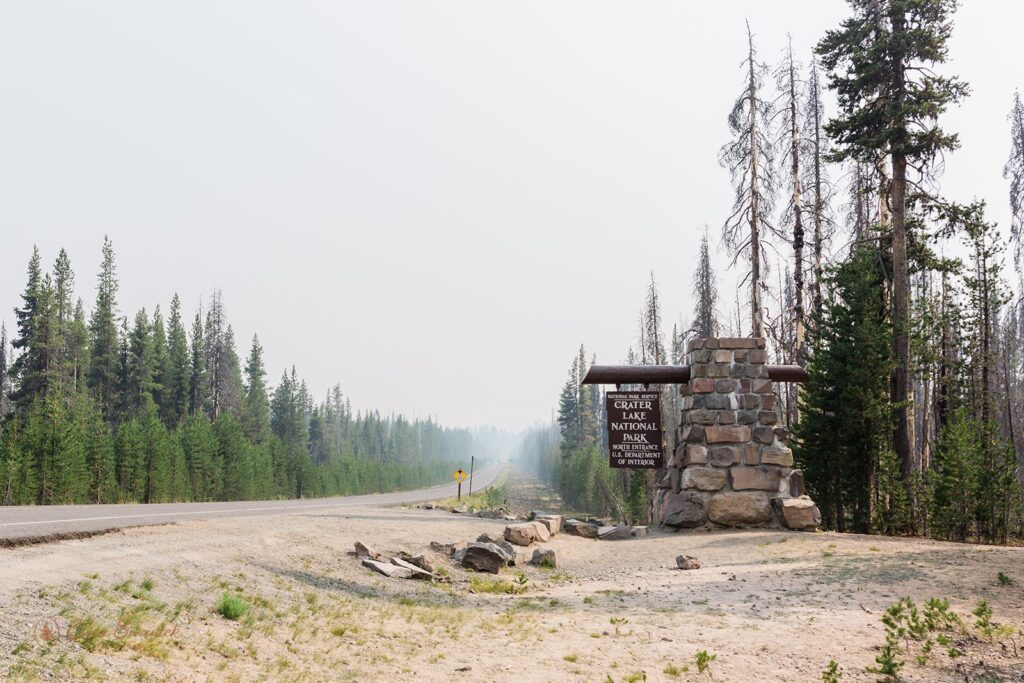 sign to crater lake national park