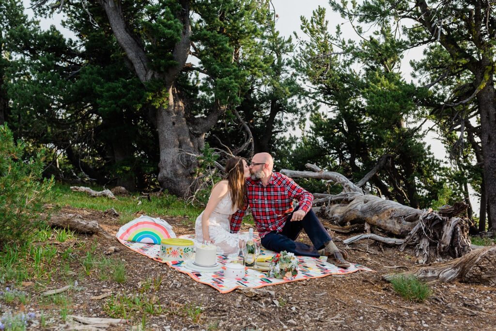 elopement couple celebrating with a picnic at crater lake national park
