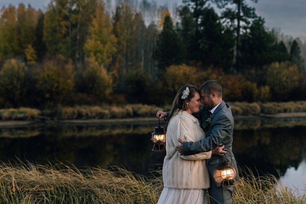 bride and groom posing with lanterns during dusk for their Deschutes National Forest elopement in Oregon
