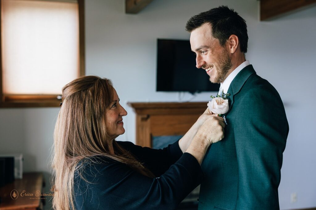 groom getting ready with his mom