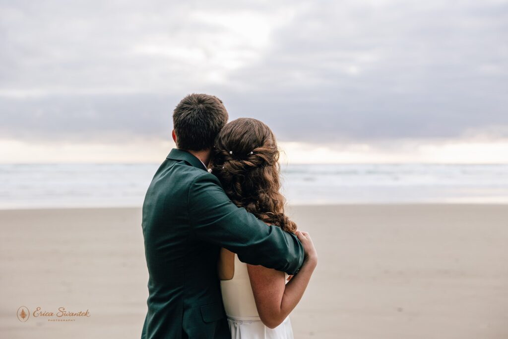 bride and groom hugging at oregon coast
