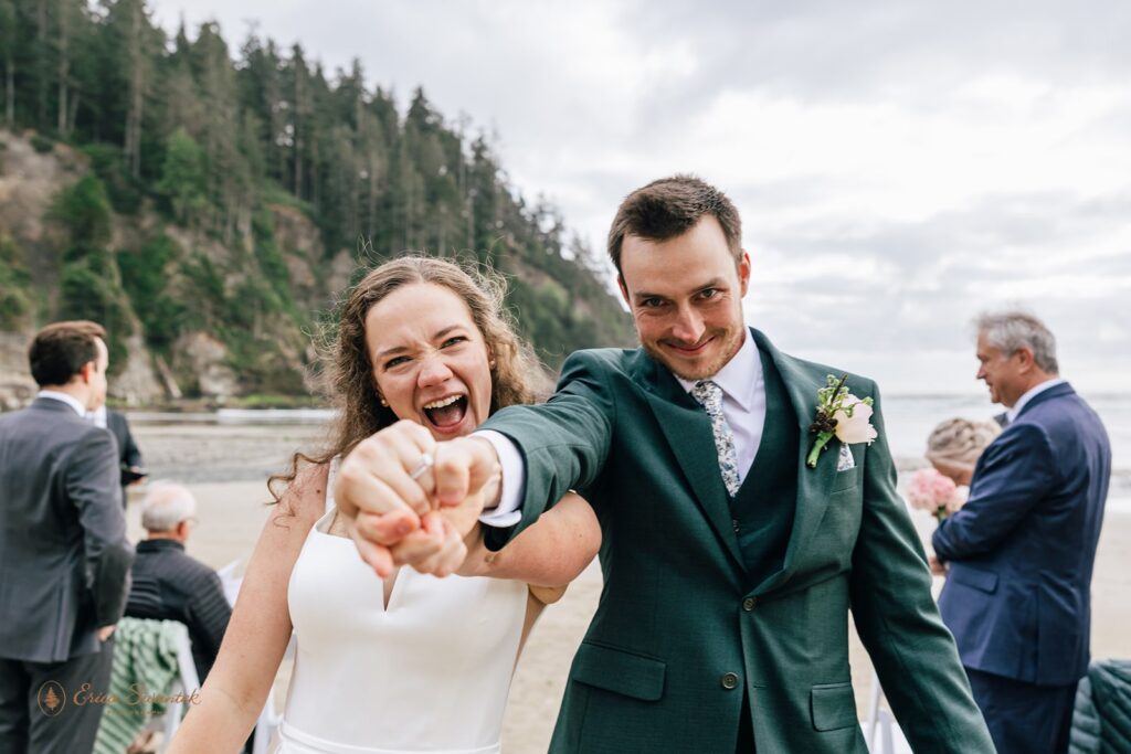 oregon coast micro wedding ceremony