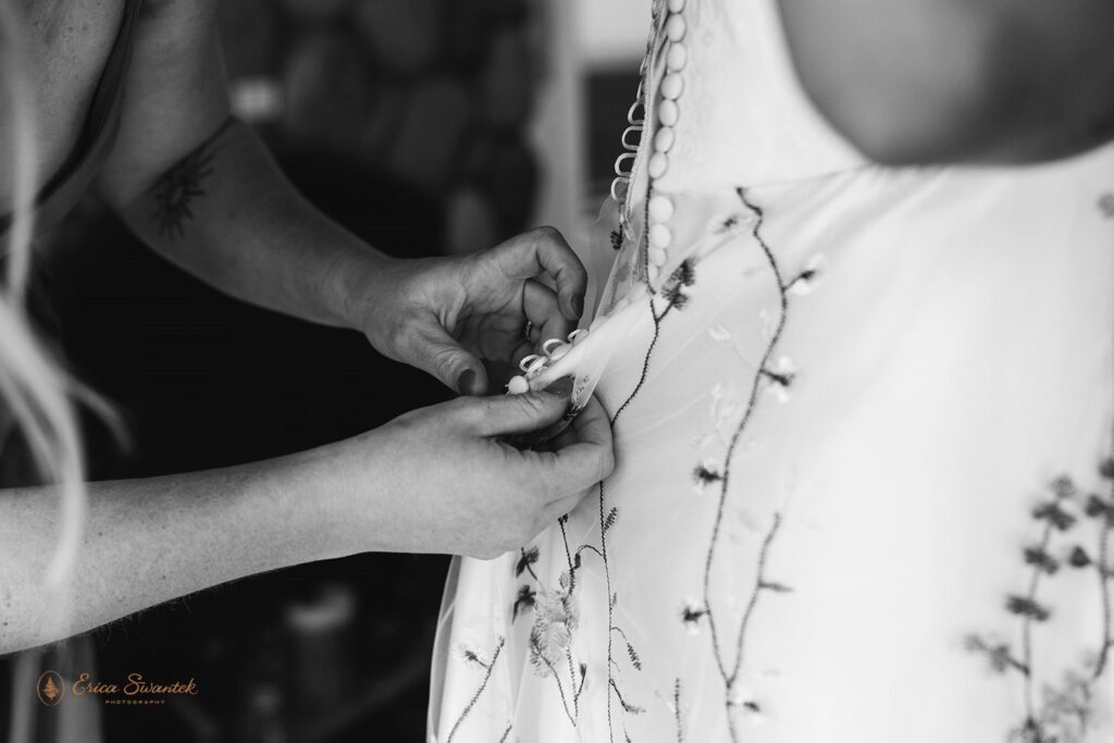 bride getting ready for the wedding day 