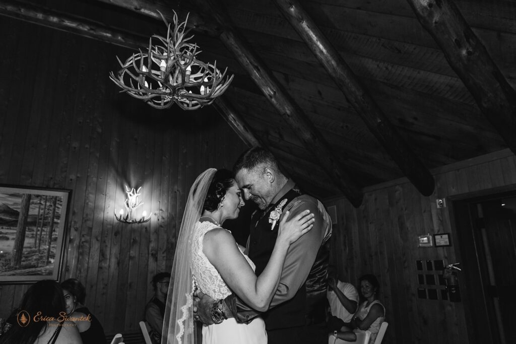 intimate indoor wedding reception at the fireside room in sunriver resort