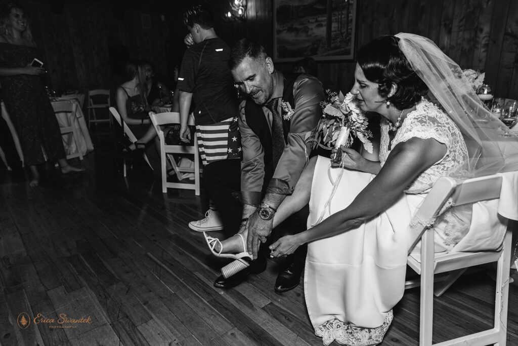 intimate indoor wedding reception at the fireside room in sunriver resort