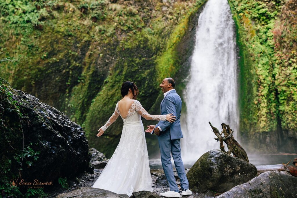 first look at a waterfall elopement in Oregon.