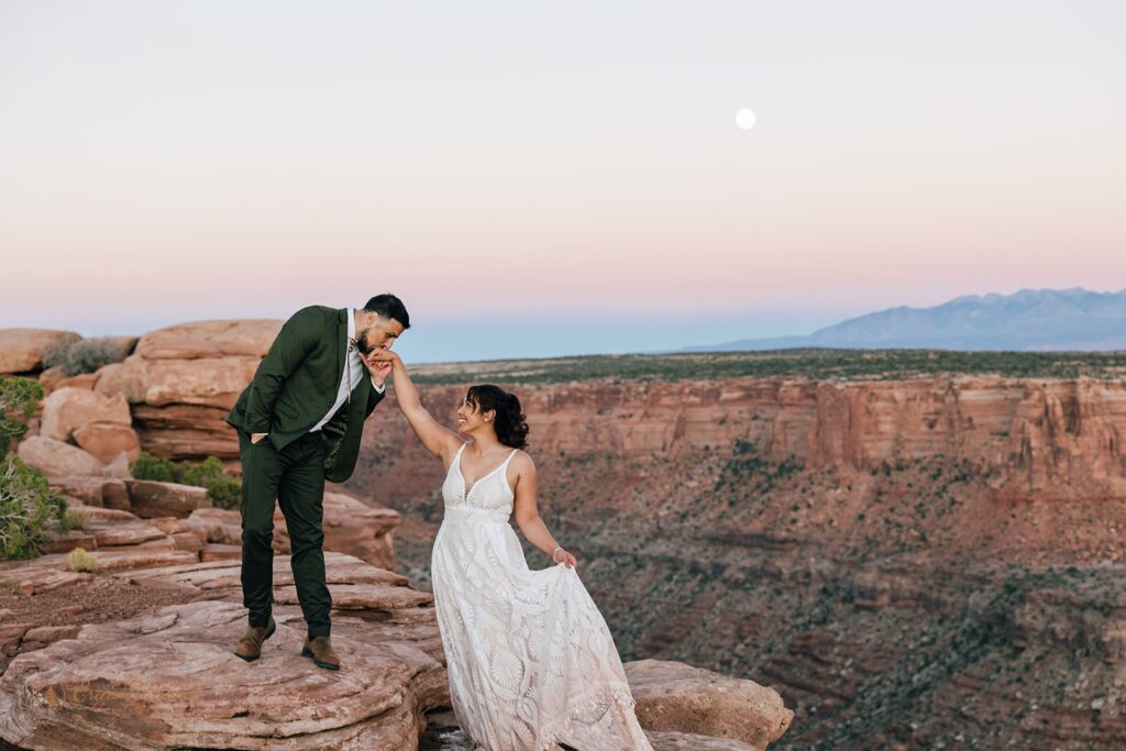 elopement couple kissing at marlboro point during their moab elopement
