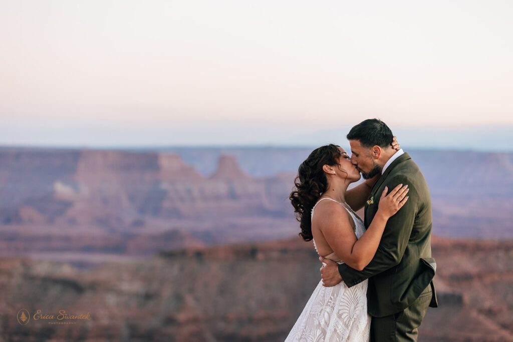 elopement couple kissing at marlboro point during their moab elopement