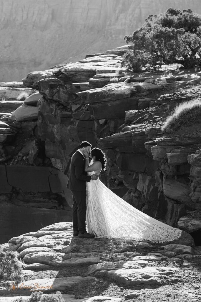 moab desert elopement ceremony at marlboro point