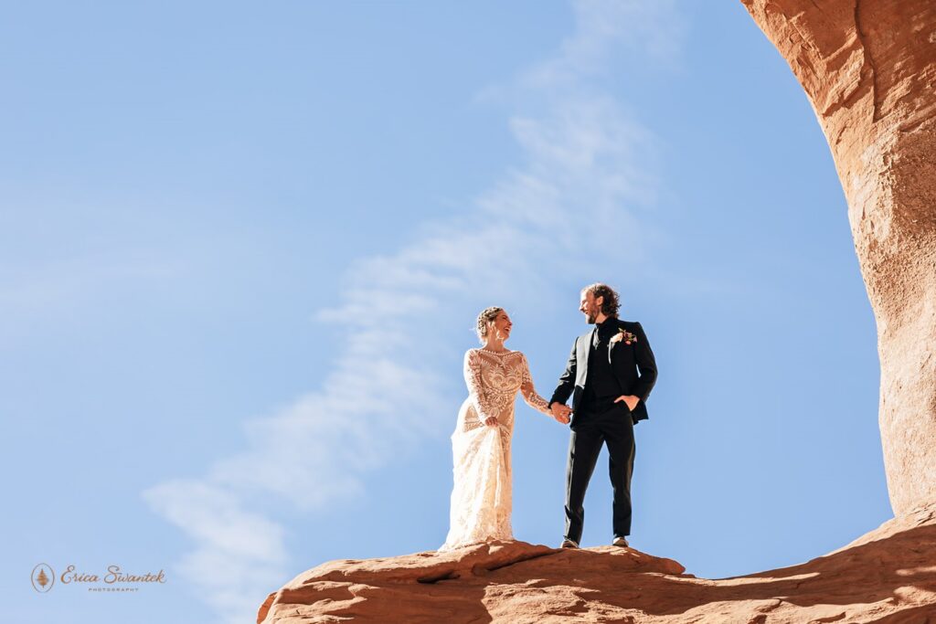 adventure elopement couple at looking glass arch in moab
