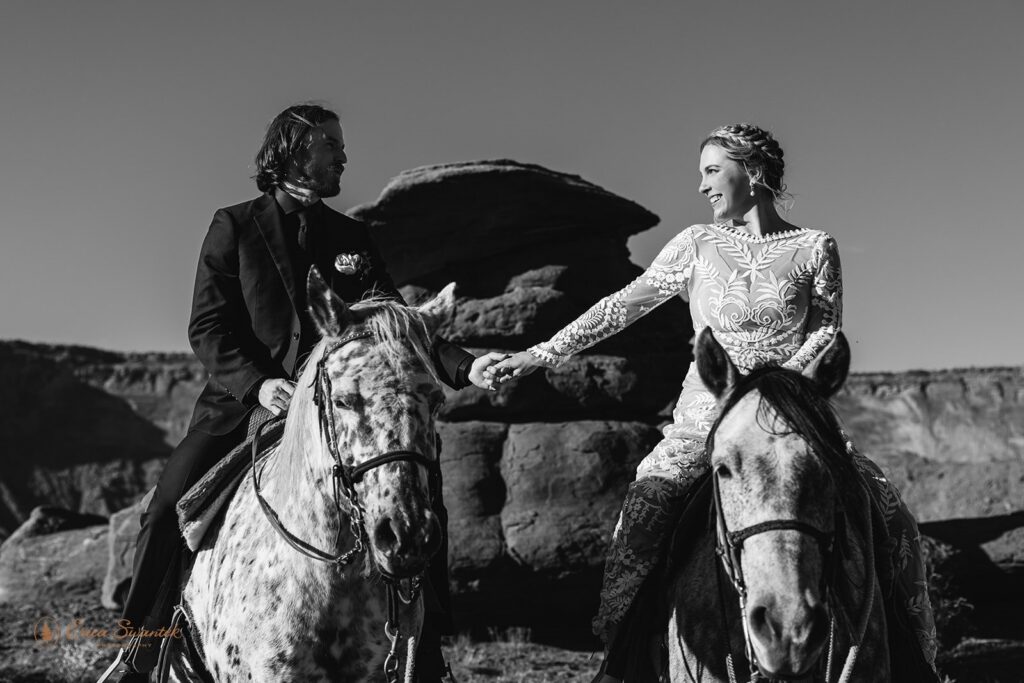 elopement couple horseback riding in moab