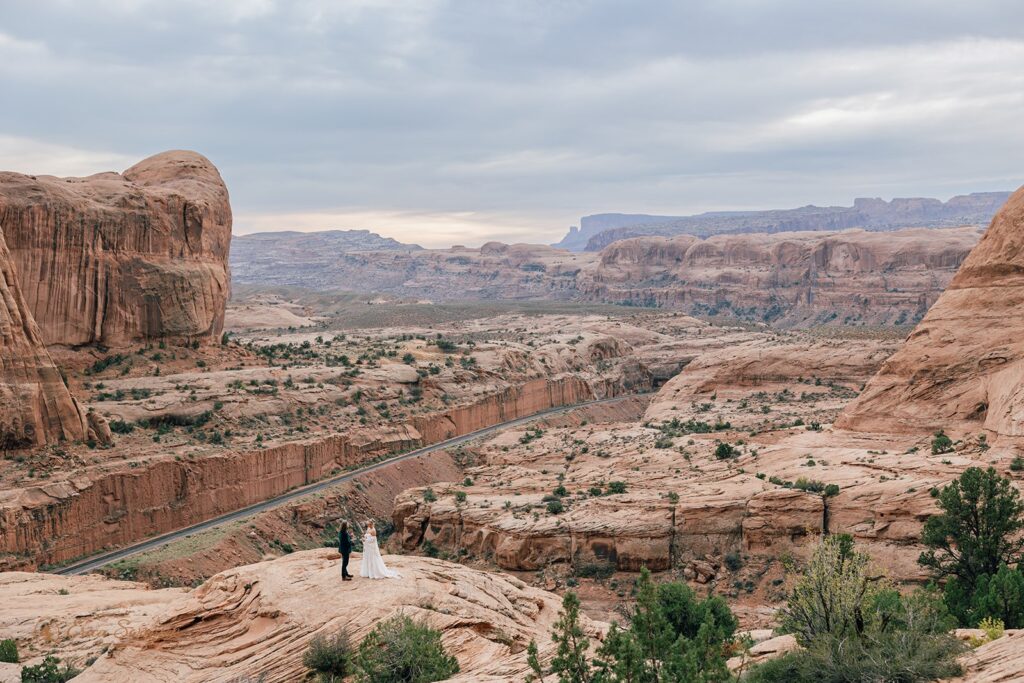 elopement ceremony at corona arch in moab