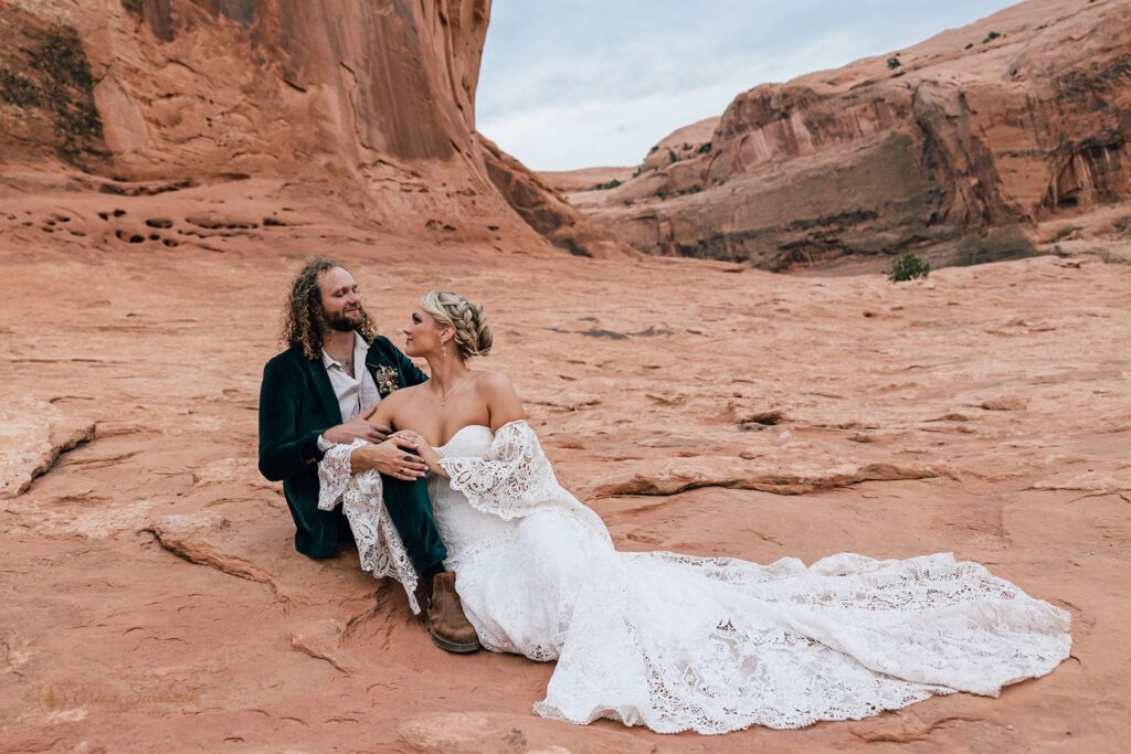bride and groom at corona arch in moab