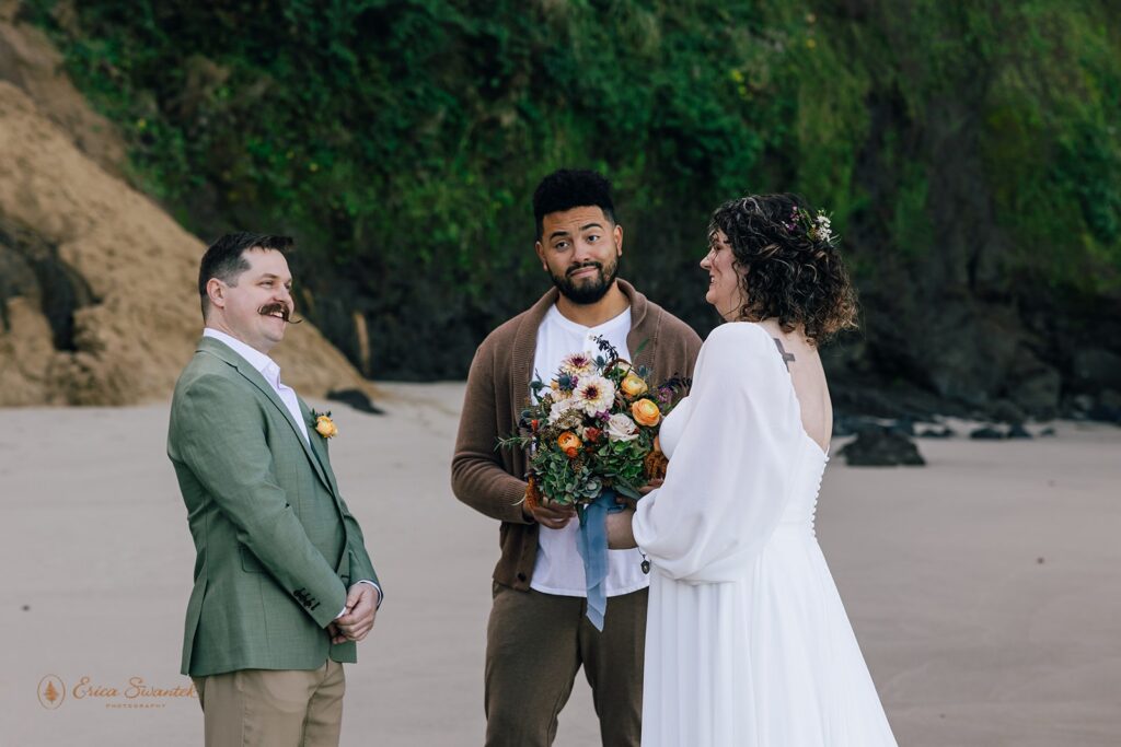 candid coastal elopement ceremony in the pnw