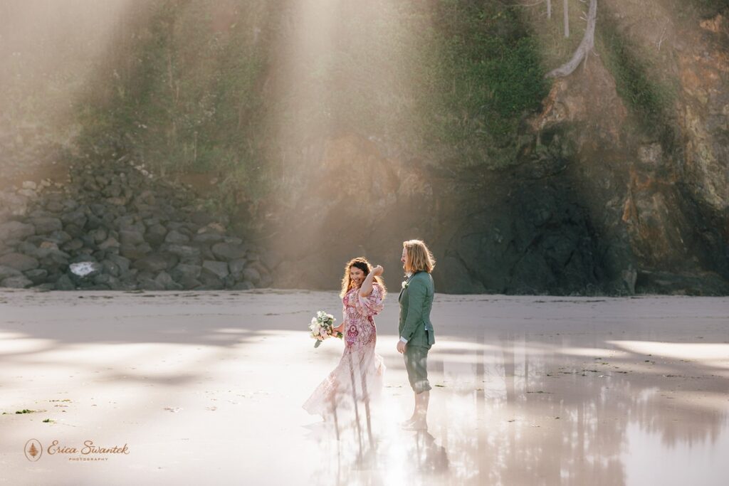 non traditional pnw elopement along oregon coast