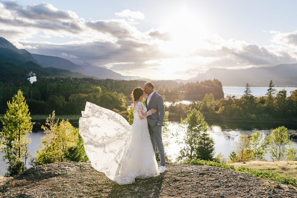 bride and groom at columbia river gorge