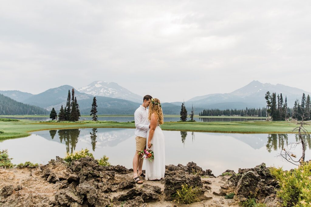 dreamy elopement moments in pnw with mountain views
