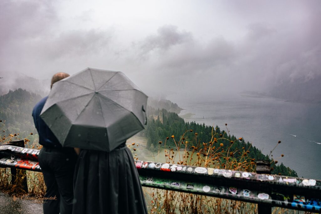 elopement couple holding umbrellas during their pnw elopement