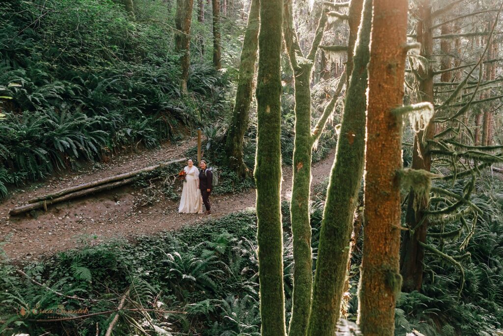 romantic forest elopement in oregon