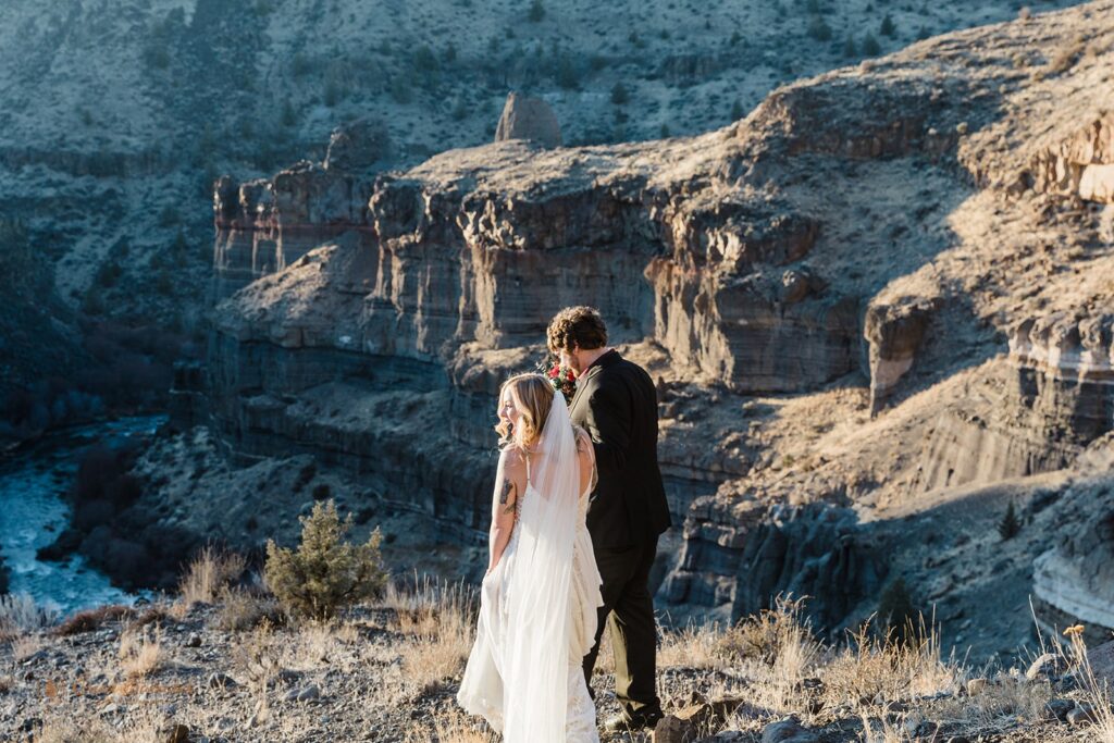 adventurous elopement couple in the high desert during their smith rock state park elopement day