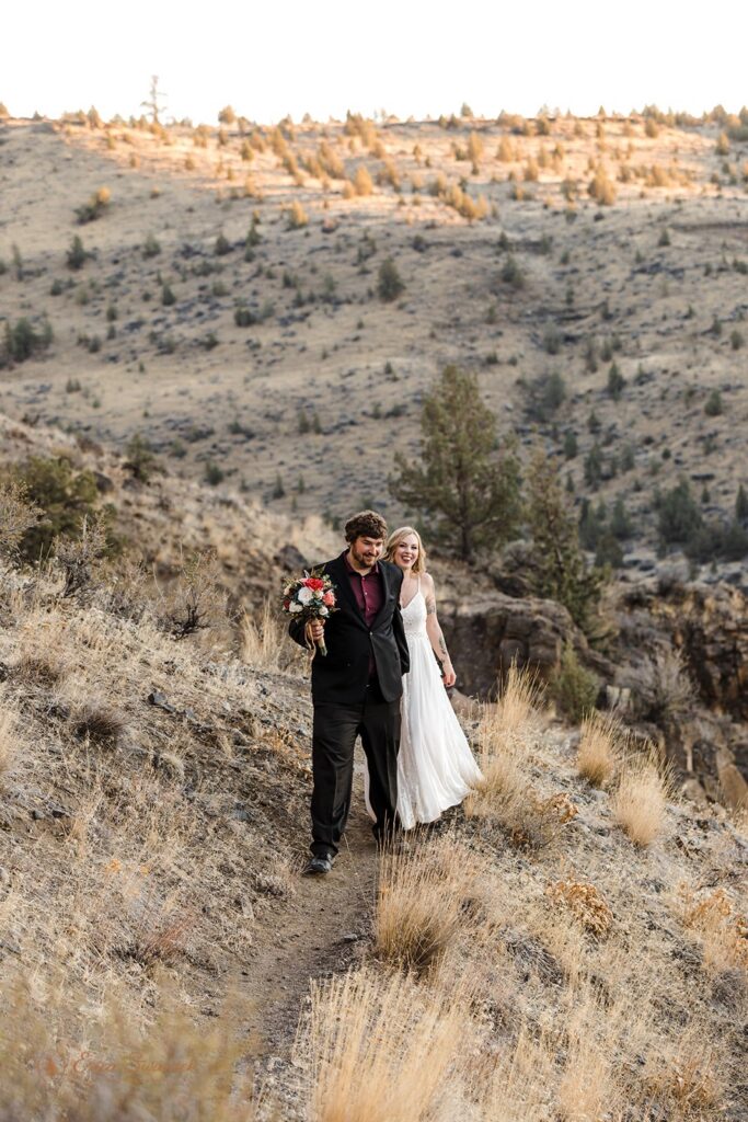 adventurous elopement couple in the high desert during their smith rock state park elopement day