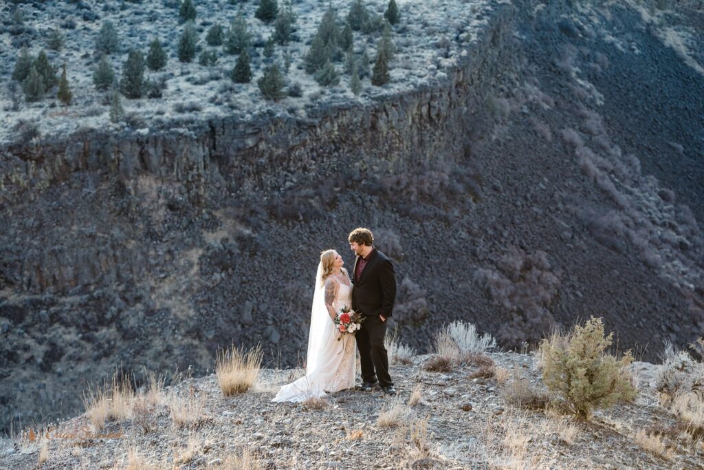 adventurous elopement couple in the high desert during their smith rock state park elopement day