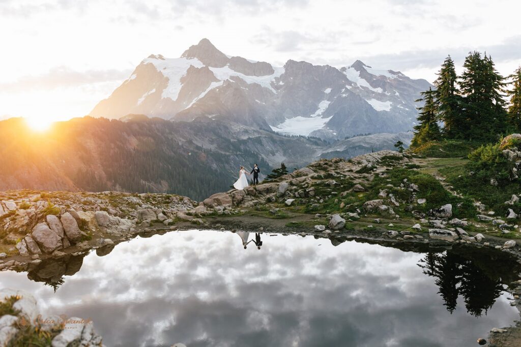 elopement couple snuggling with epic mountain views in the backdrop in the pacific north west