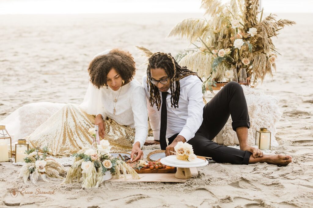 boho inspired elopement picnic on the oregon coast