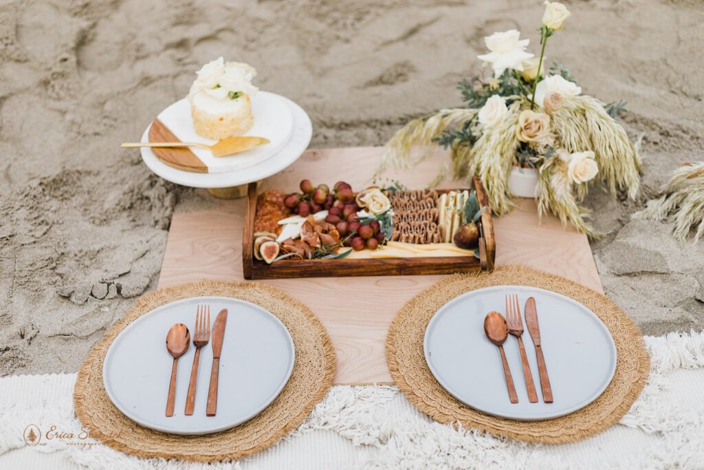 boho inspired elopement picnic on the oregon coast