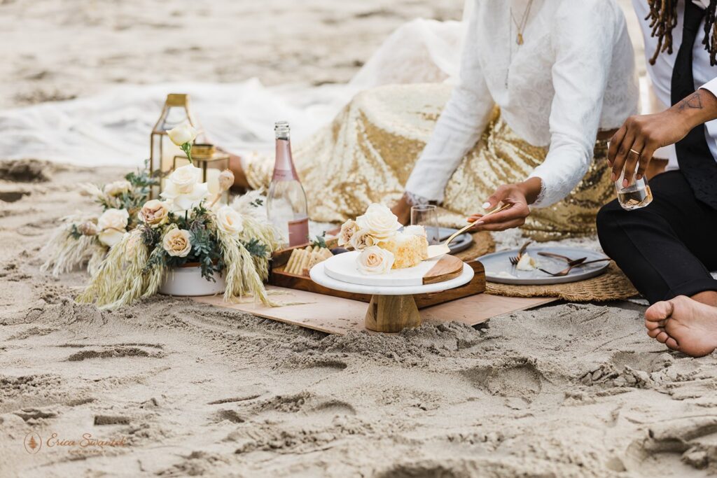 boho inspired elopement picnic on the oregon coast